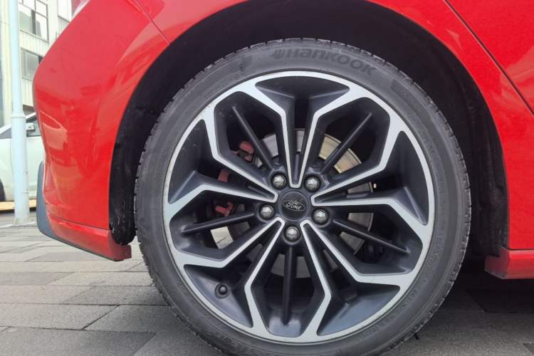 Used Ford Focus 2019 Hatchback EcoBoost 180 Automatic ST Line Right Rear Wheel Hub