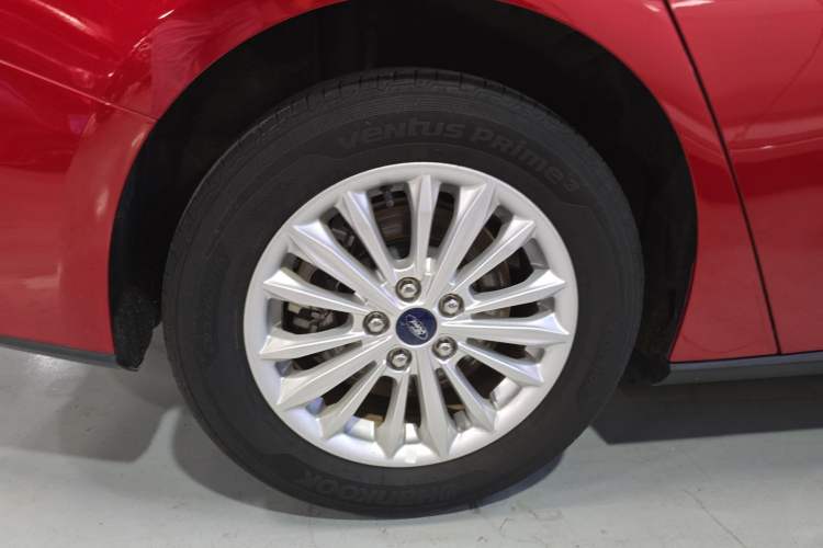 Used Ford Focus 2019 Sedan EcoBoost 180 Automatic Trend Edition Right Rear Wheel Hub