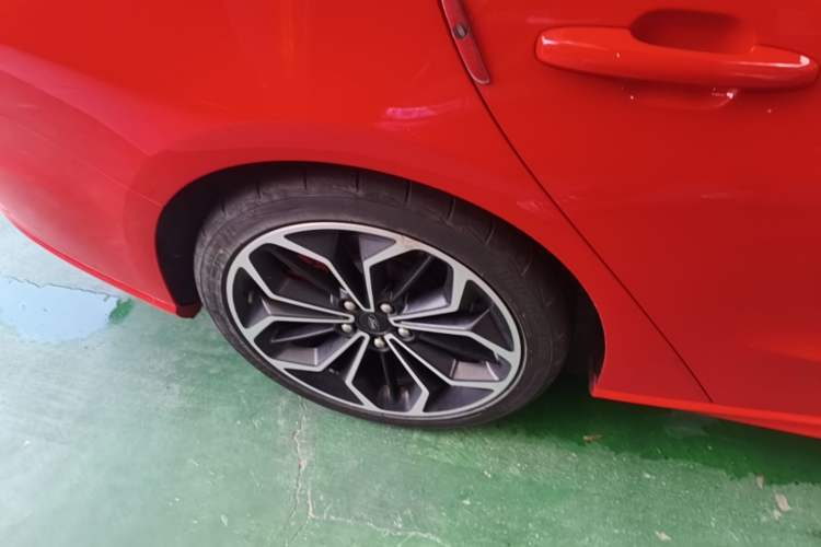 Used Ford Focus 2019 Sedan EcoBoost 180 Automatic ST Line Right Rear Wheel Hub