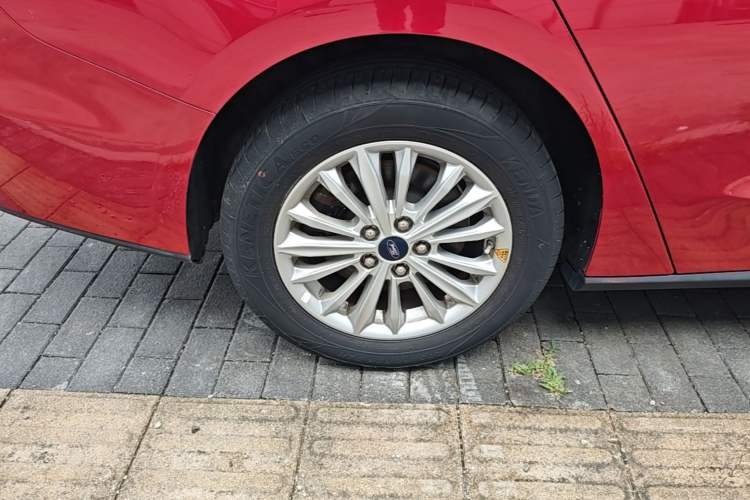 Used Ford Focus 2019 Sedan EcoBoost 180 Automatic Trend Edition Right Rear Wheel Hub