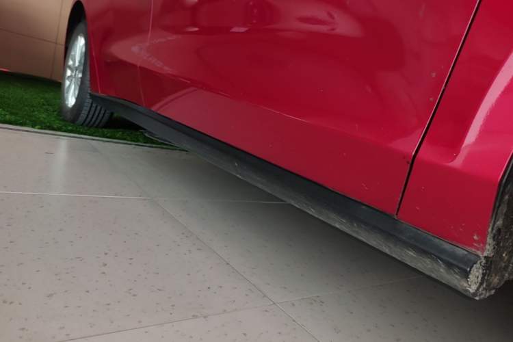 Used Ford Focus 2019 Sedan EcoBoost 125 Automatic Trendy Model China VI Standard Right Side Sill