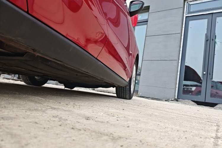 Used Ford Focus 2019 Sedan EcoBoost 180 Automatic Trend Edition Right Side Sill