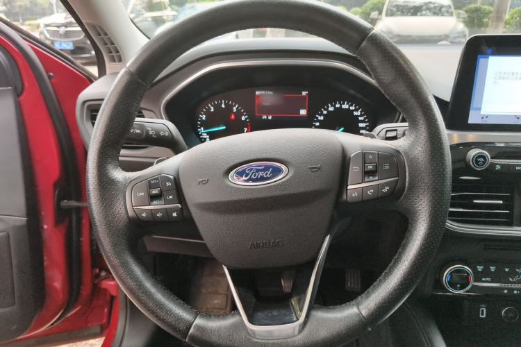 Used Ford Focus 2019 Hatchback EcoBoost 180 Automatic Titanium Edition Steering Wheel
