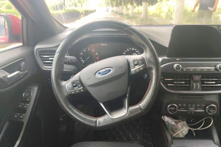Used Ford Focus 2019 Sedan EcoBoost 180 Automatic ST Line Steering Wheel