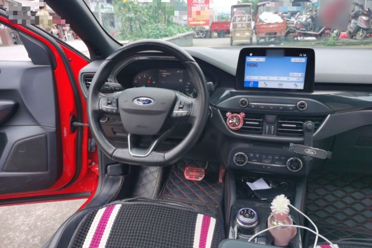 Used Ford Focus 2019 Sedan EcoBoost 180 Automatic ST Line Steering Wheel