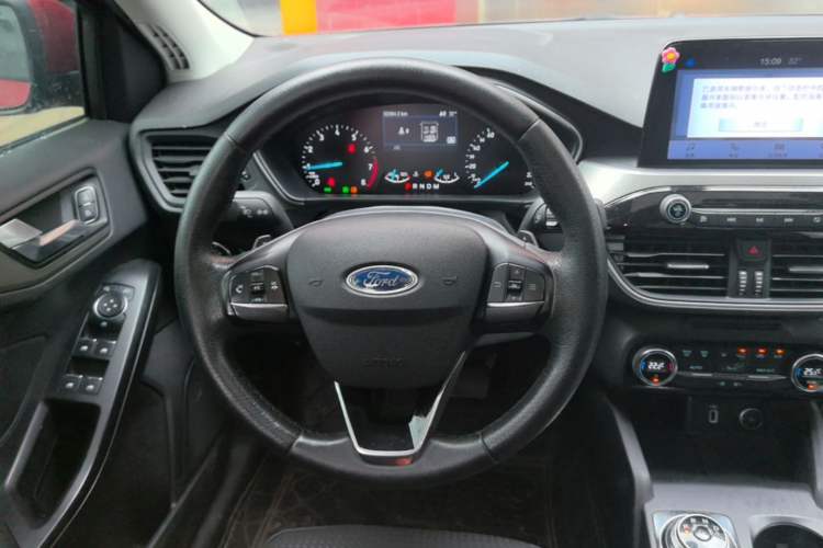 Used Ford Focus 2019 Sedan EcoBoost 180 Automatic Trend Edition Steering Wheel