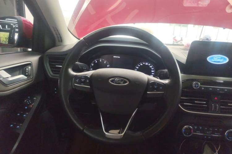 Used Ford Focus 2019 Sedan EcoBoost 180 Automatic Trend Edition Steering Wheel