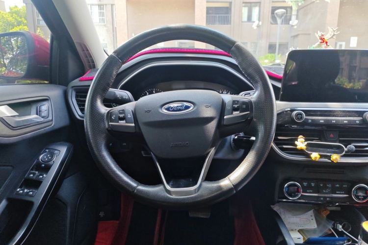 Used Ford Focus 2019 Sedan EcoBoost 180 Automatic Trend Edition Steering Wheel