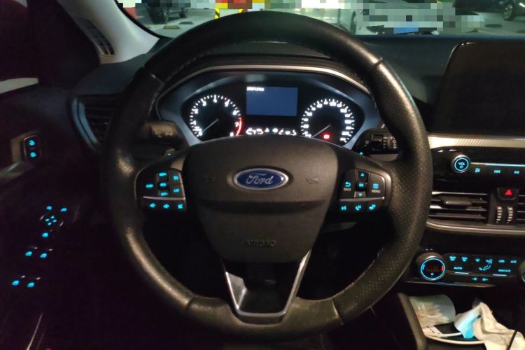 Used Ford Focus 2019 Sedan EcoBoost 180 Automatic Trend Edition Steering Wheel