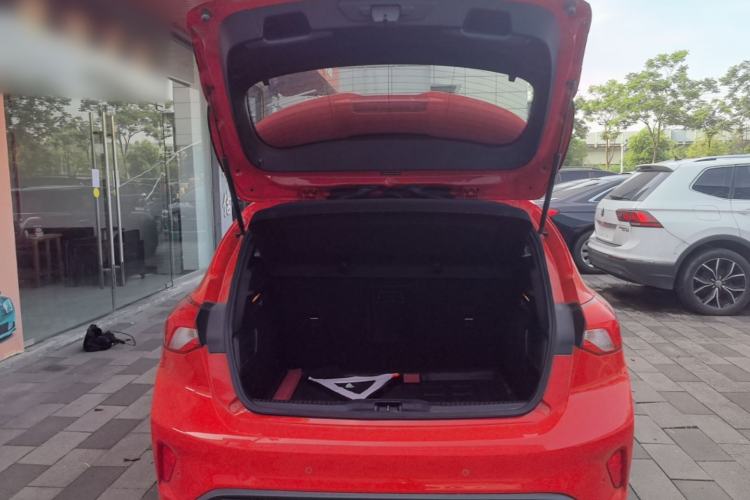 Used Ford Focus 2019 Hatchback EcoBoost 180 Automatic ST Line Trunk