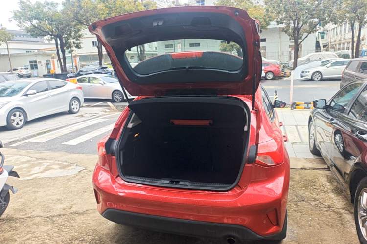 Used Ford Focus 2019 Hatchback EcoBoost 180 Automatic Trendy Model Trunk