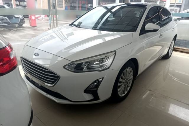 Ojetý Ford Focus 2019 Hatchback EcoBoost 180 Automatic Trendy Model