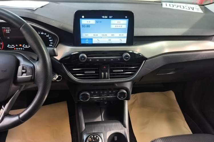 Used Ford Focus 2019 Sedan EcoBoost 125 Automatic Trendy Model China V Standard Audio And AC Panel