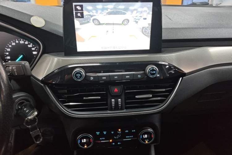 Used Ford Focus 2019 Sedan EcoBoost 180 Automatic Trend Edition Audio And AC Panel