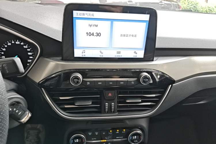 Used Ford Focus 2019 Sedan EcoBoost 125 Automatic Trendy Model China VI Standard Audio And AC Panel
