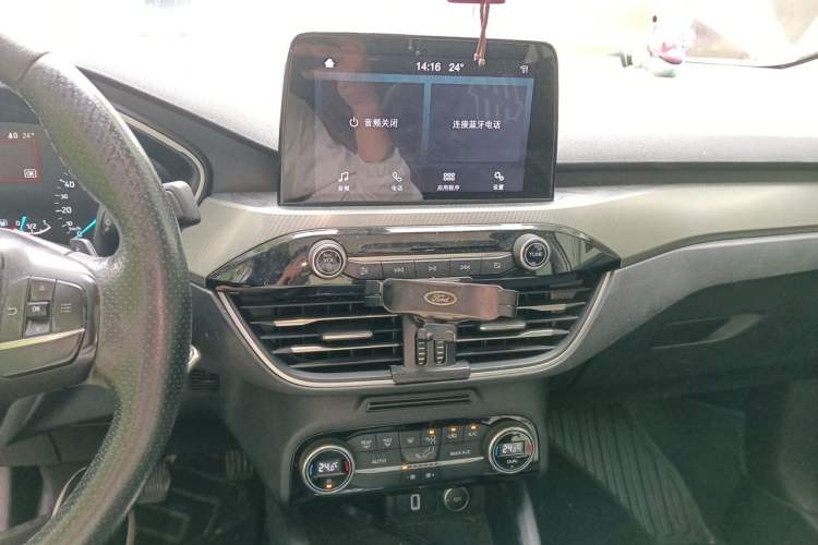 Used Ford Focus 2019 Sedan EcoBoost 180 Automatic Trend Edition Audio And AC Panel