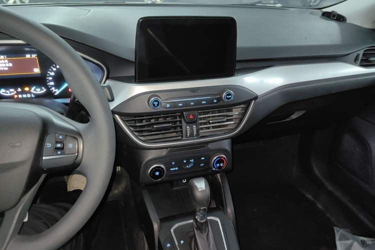 Used Ford Focus 2019 Sedan 1.5L Automatic FENGYUE Model China V Standard Audio And AC Panel