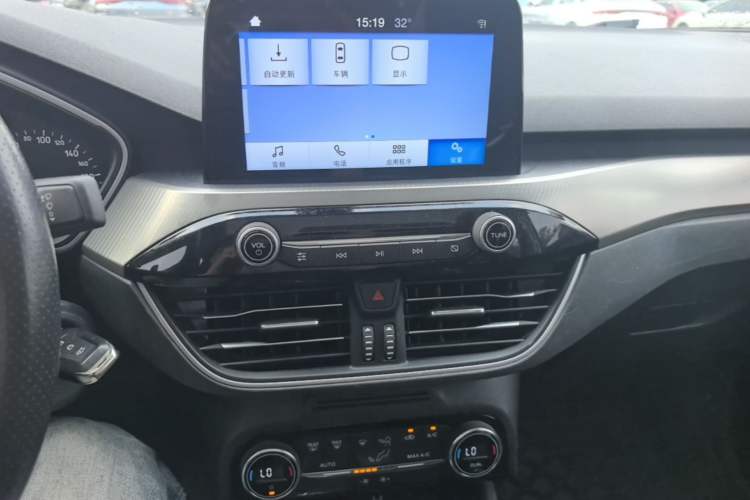 Used Ford Focus 2019 Sedan EcoBoost 180 Automatic Trend Edition Audio And AC Panel