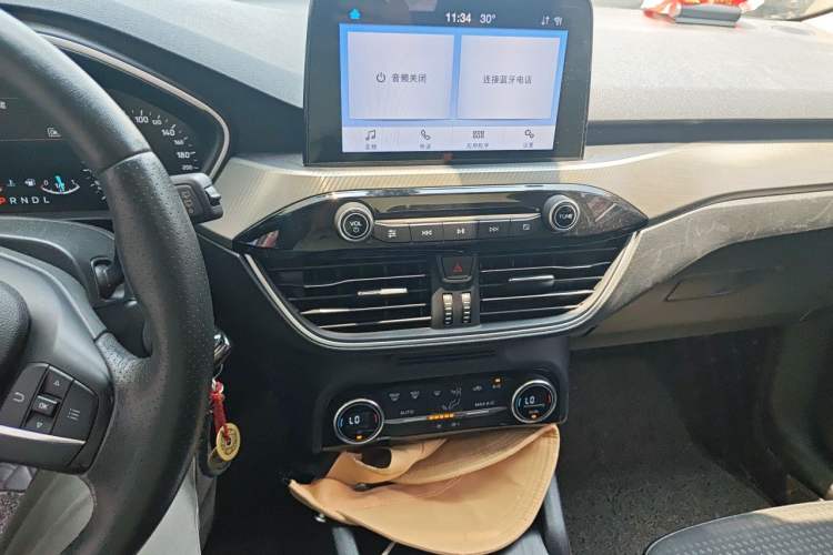 Used Ford Focus 2019 Two-Door EcoBoost 125 Automatic Trendy Model China VI Standard Audio And AC Panel