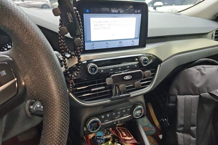 Used Ford Focus 2019 Two-Door EcoBoost 125 Automatic Trendy Model China V Standard Audio And AC Panel