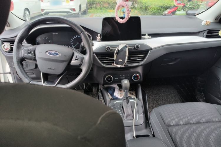 Used Ford Focus 2019 Hatchback 1.5L Automatic Fengeyue Model China VI Standard Center Console