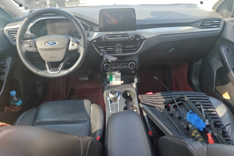 Used Ford Focus 2019 Sedan EcoBoost 180 Automatic Titanium Edition Center Console