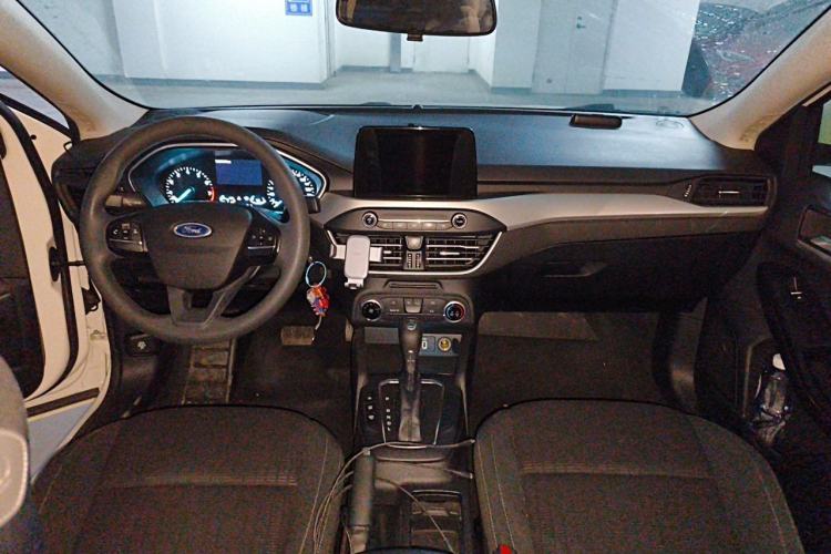 Used Ford Focus 2019 Sedan 1.5L Automatic FENGYUE Model China V Standard Center Console