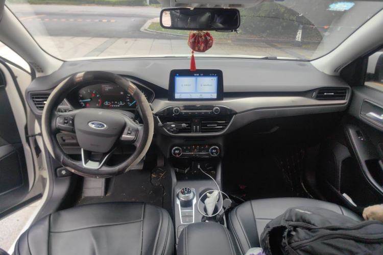Used Ford Focus 2019 Sedan EcoBoost 180 Automatic Trend Edition Center Console