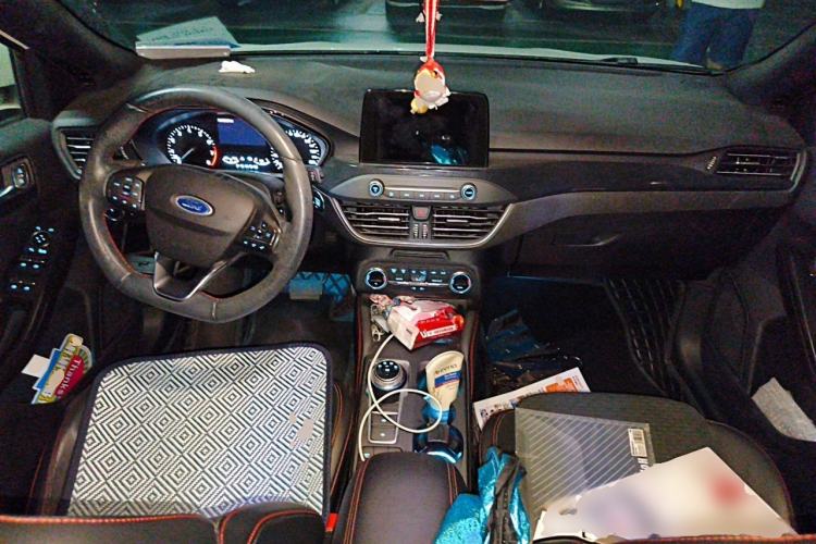 Used Ford Focus 2019 Hatchback EcoBoost 180 Automatic ST Line Center Console