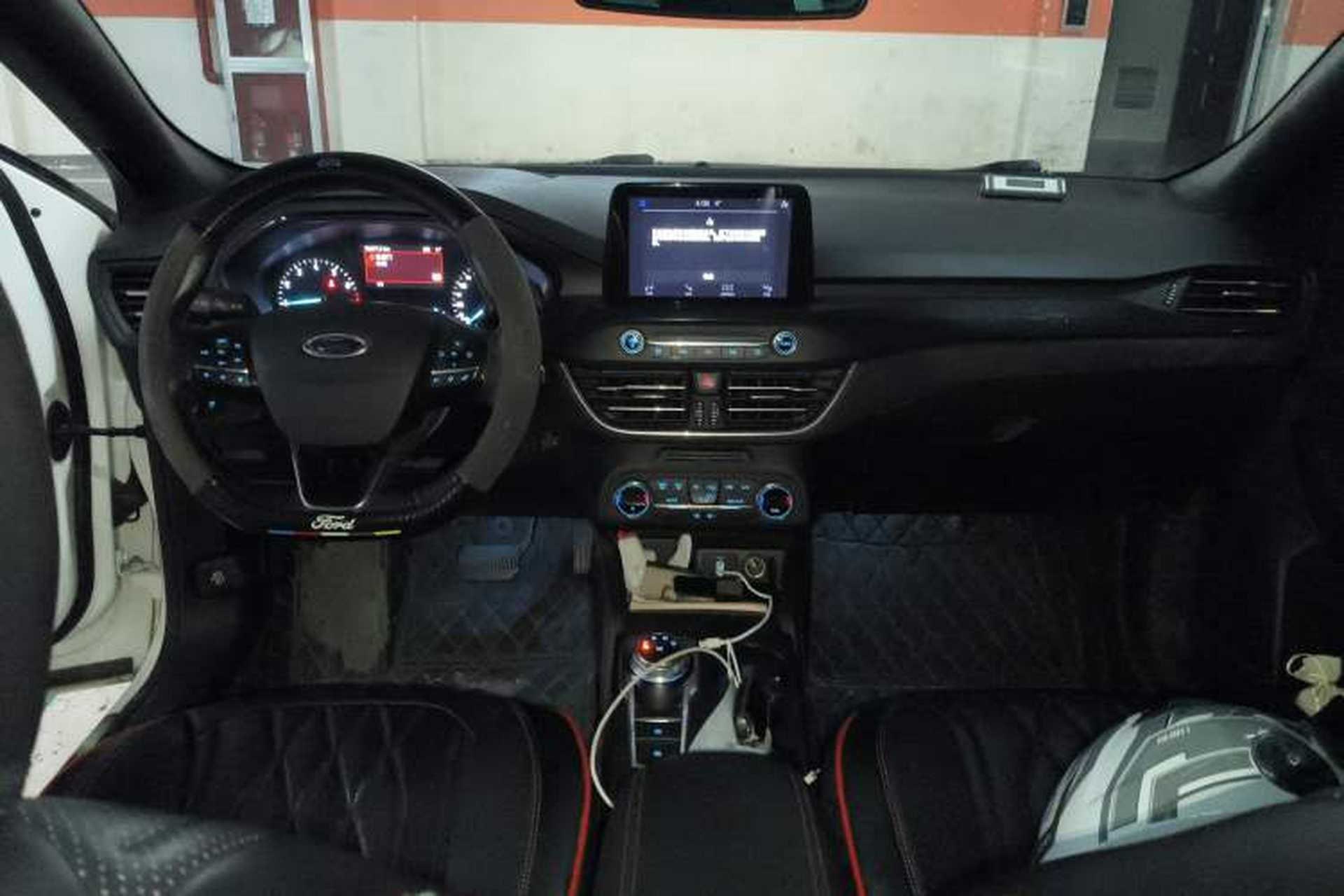 Used Ford Focus 2019 Sedan EcoBoost 180 Automatic ST Line Center Console