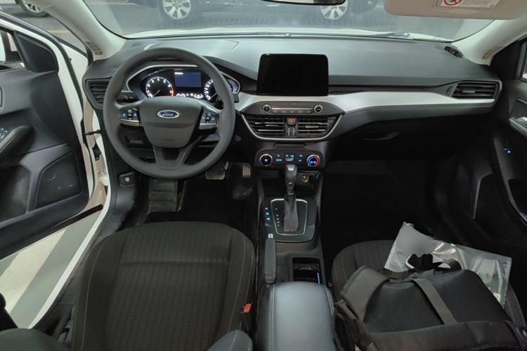 Used Ford Focus 2019 Sedan 1.5L Automatic FENGYUE Model China V Standard Center Console