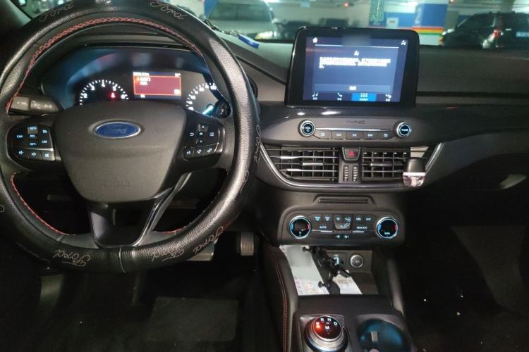 Used Ford Focus 2019 Sedan EcoBoost 180 Automatic ST Line Center Console