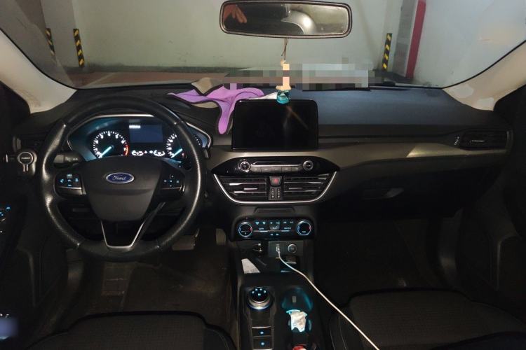 Used Ford Focus 2019 Sedan EcoBoost 180 Automatic Trend Edition Center Console