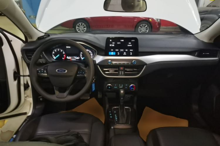 Used Ford Focus 2019 Sedan 1.5L Automatic FENGYUE Model China V Standard Center Console