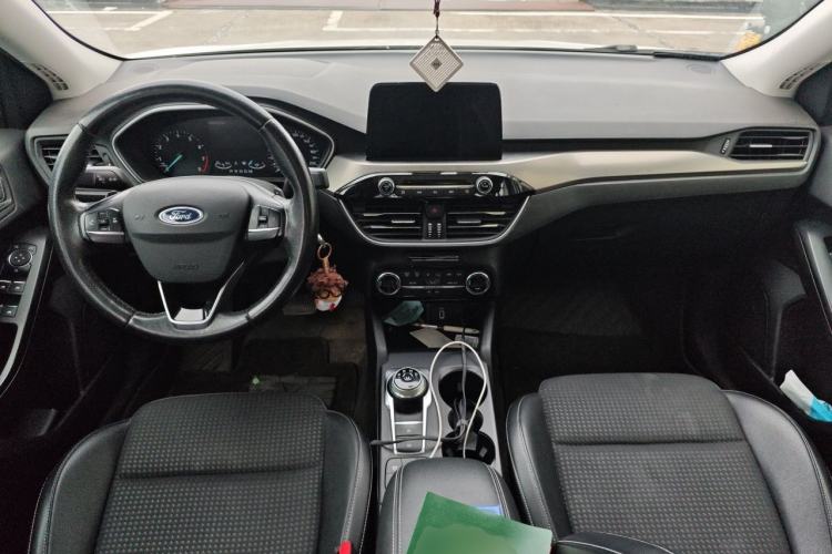 Used Ford Focus 2019 Sedan EcoBoost 180 Automatic Trend Edition Center Console