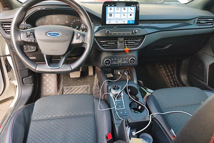 Used Ford Focus 2019 Sedan EcoBoost 180 Automatic ST Line Center Console