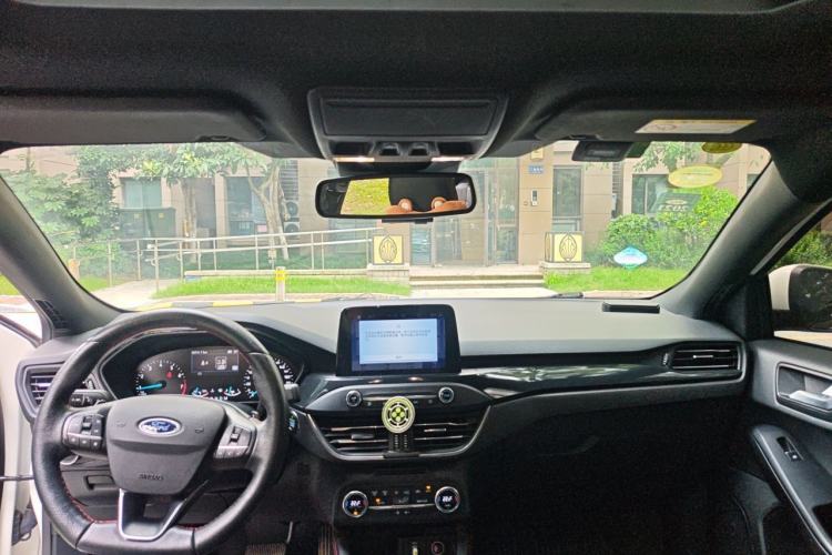 Used Ford Focus 2019 Sedan EcoBoost 180 Automatic ST Line Center Console