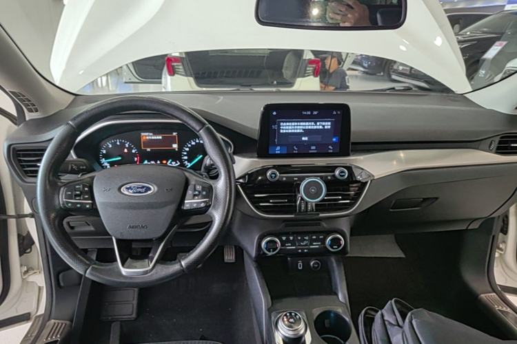 Used Ford Focus 2019 Sedan EcoBoost 180 Automatic Trend Edition Center Console