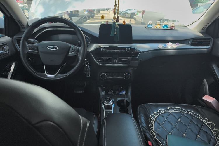 Used Ford Focus 2019 Hatchback EcoBoost 180 Automatic Trendy Model Center Console