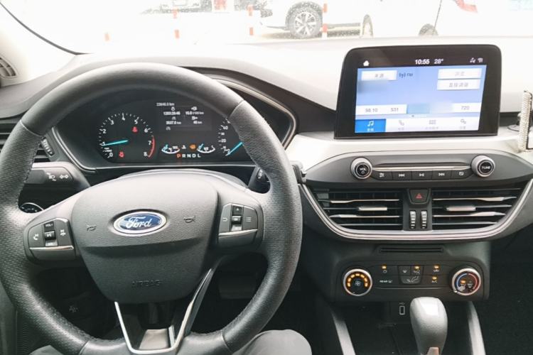 Used Ford Focus 2019 Hatchback 1.5L Automatic Fengeyue Model China VI Standard Center Console