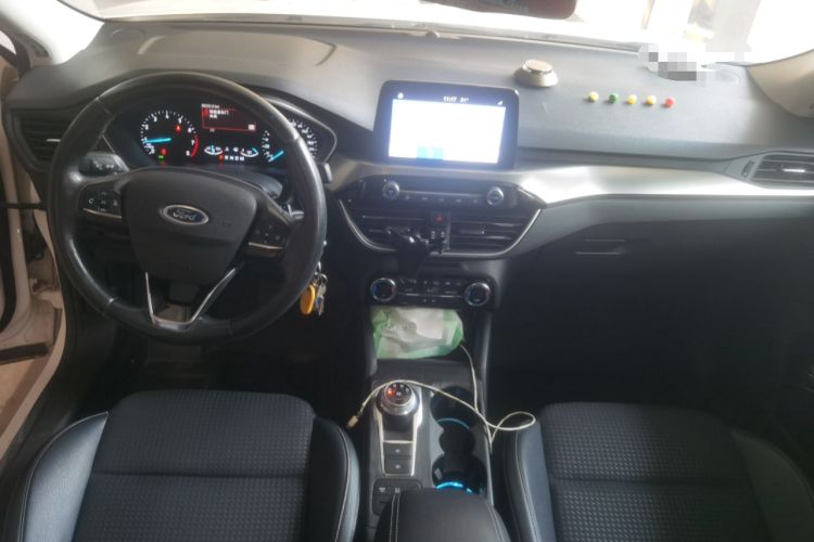 Used Ford Focus 2019 Sedan EcoBoost 180 Automatic Trend Edition Center Console