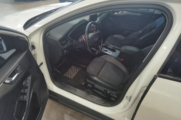 Used Ford Focus 2019 Sedan EcoBoost 180 Automatic Trend Edition Driver Seat