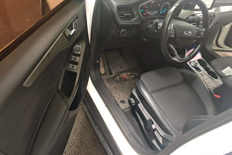 Used Ford Focus 2019 Sedan EcoBoost 180 Automatic Trend Edition Driver Seat