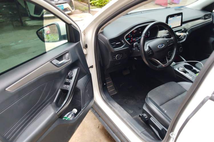 Used Ford Focus 2019 Sedan 1.5L Automatic Trendy Version China VI Standard Driver Seat
