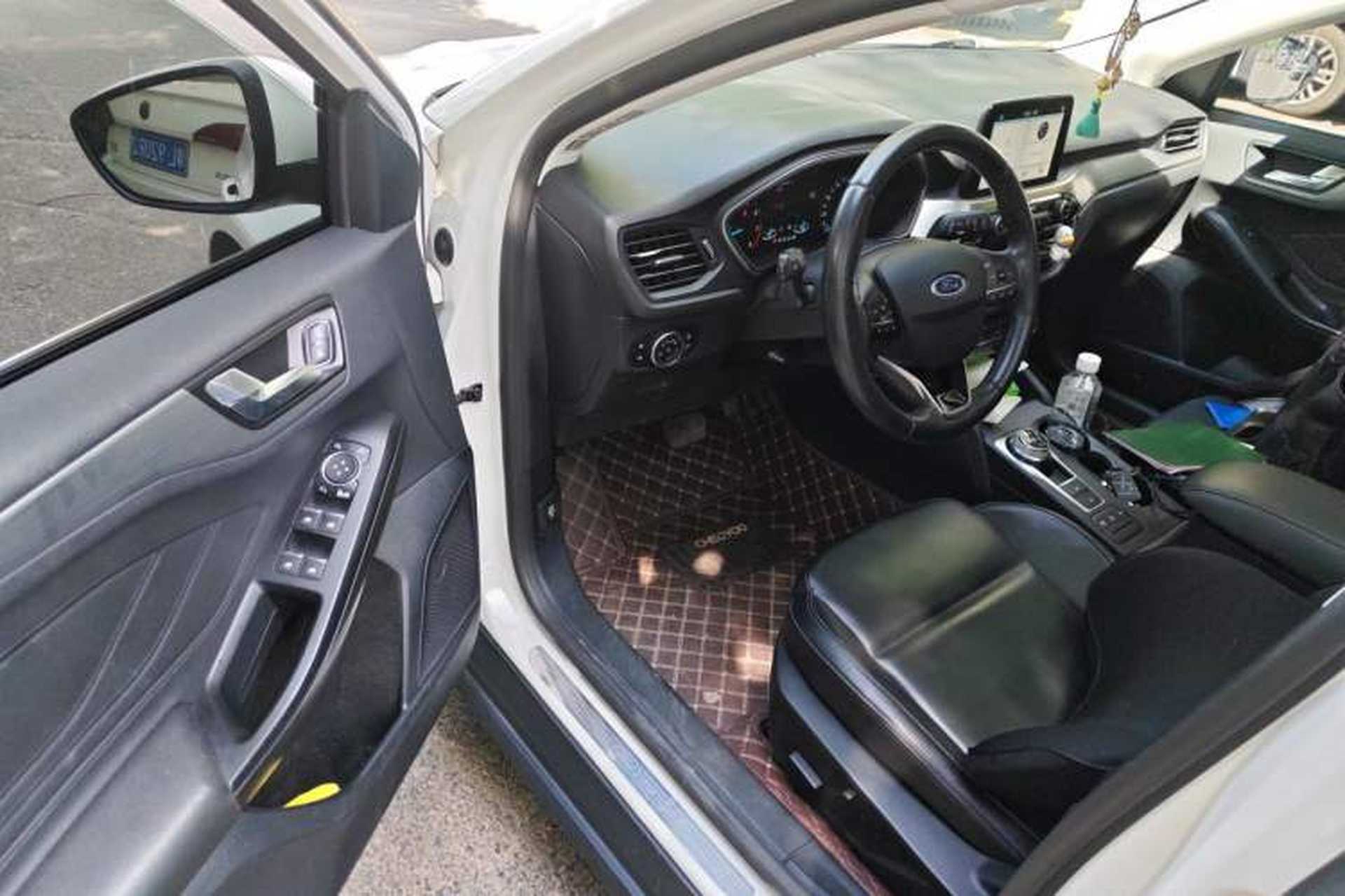 Used Ford Focus 2019 Hatchback EcoBoost 180 Automatic Titanium Edition Driver Seat