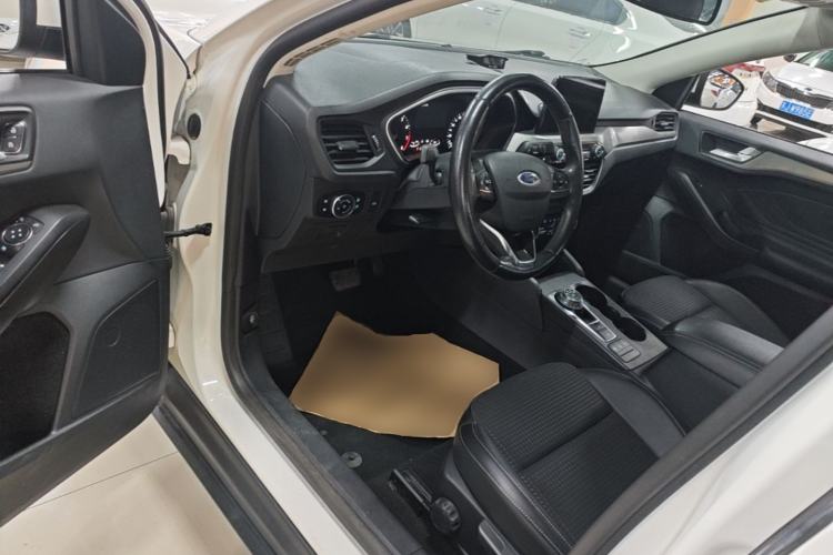 Used Ford Focus 2019 Sedan EcoBoost 180 Automatic Trend Edition Driver Seat
