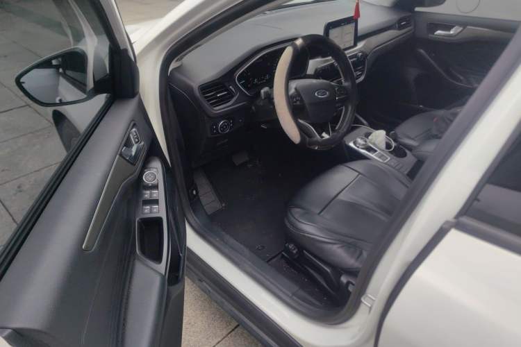 Used Ford Focus 2019 Sedan EcoBoost 180 Automatic Trend Edition Driver Seat