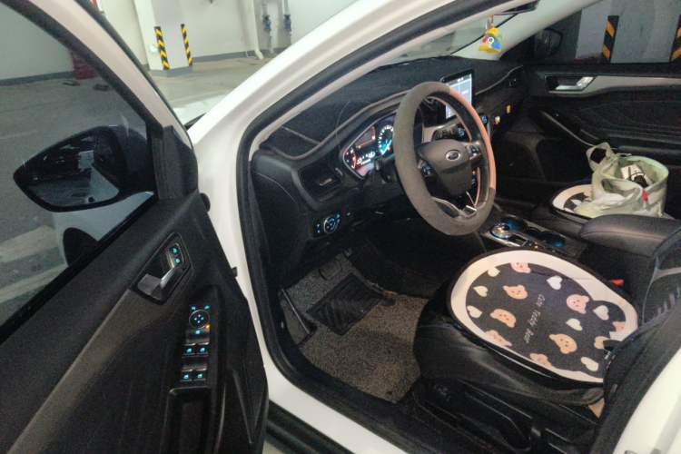 Used Ford Focus 2019 Sedan EcoBoost 180 Automatic Trend Edition Driver Seat