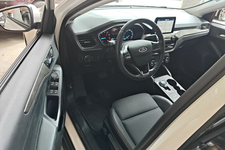 Used Ford Focus 2019 Sedan EcoBoost 125 Automatic Trendy Model China VI Standard Driver Seat