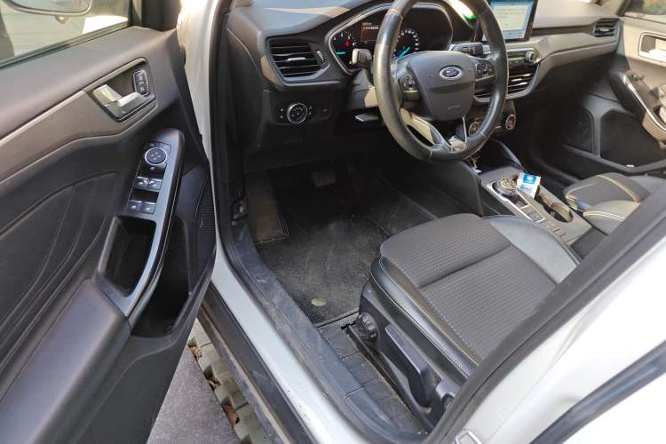 Used Ford Focus 2019 Sedan EcoBoost 180 Automatic Trend Edition Driver Seat